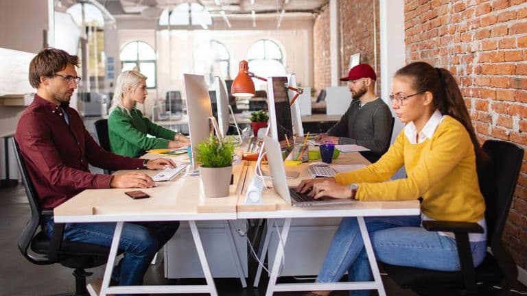 The Return of the Office: Men Adjust to Hybrid Work Environments Post-Pandemic