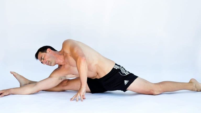 Men’s Fitness in 2025: A Holistic Revolution of Strength, Cardio, Flexibility & Tech